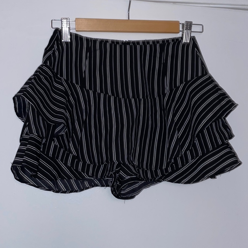 FashionNova black and white skort size small